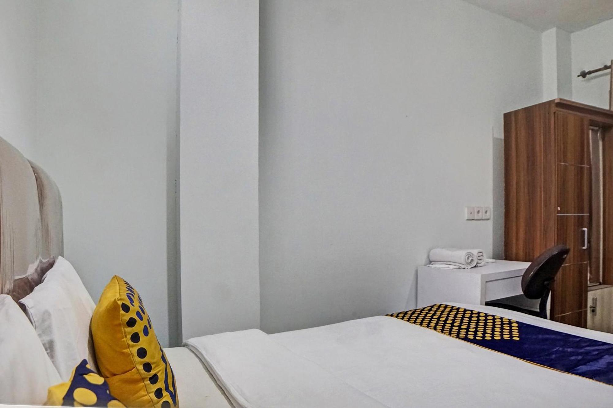 Spot On 92822 Finest House Near Amplas Bus Terminal เมดาน ภายนอก รูปภาพ