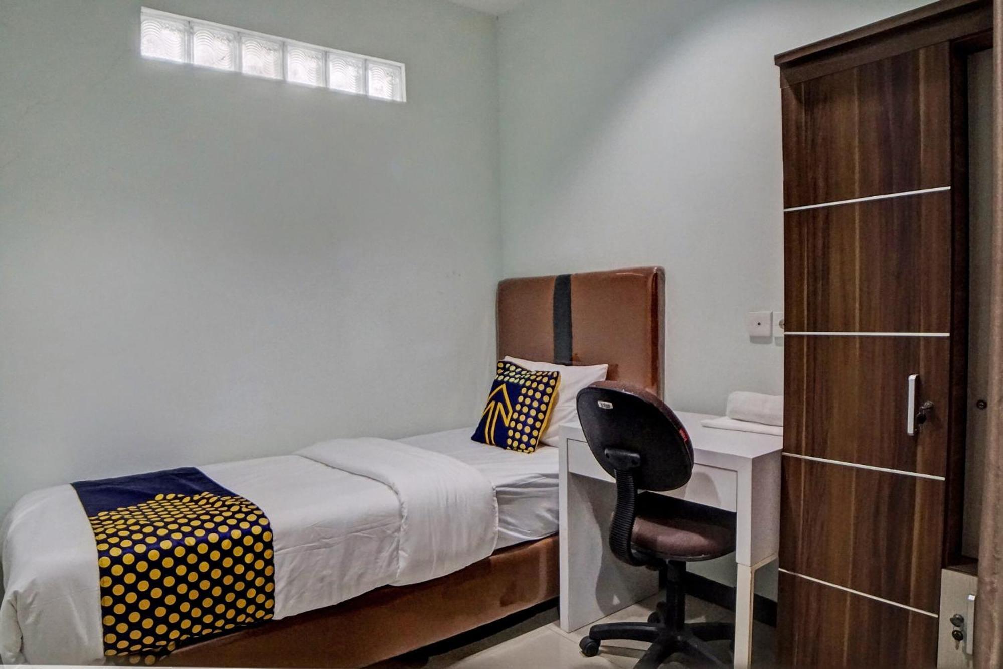 Spot On 92822 Finest House Near Amplas Bus Terminal เมดาน ภายนอก รูปภาพ