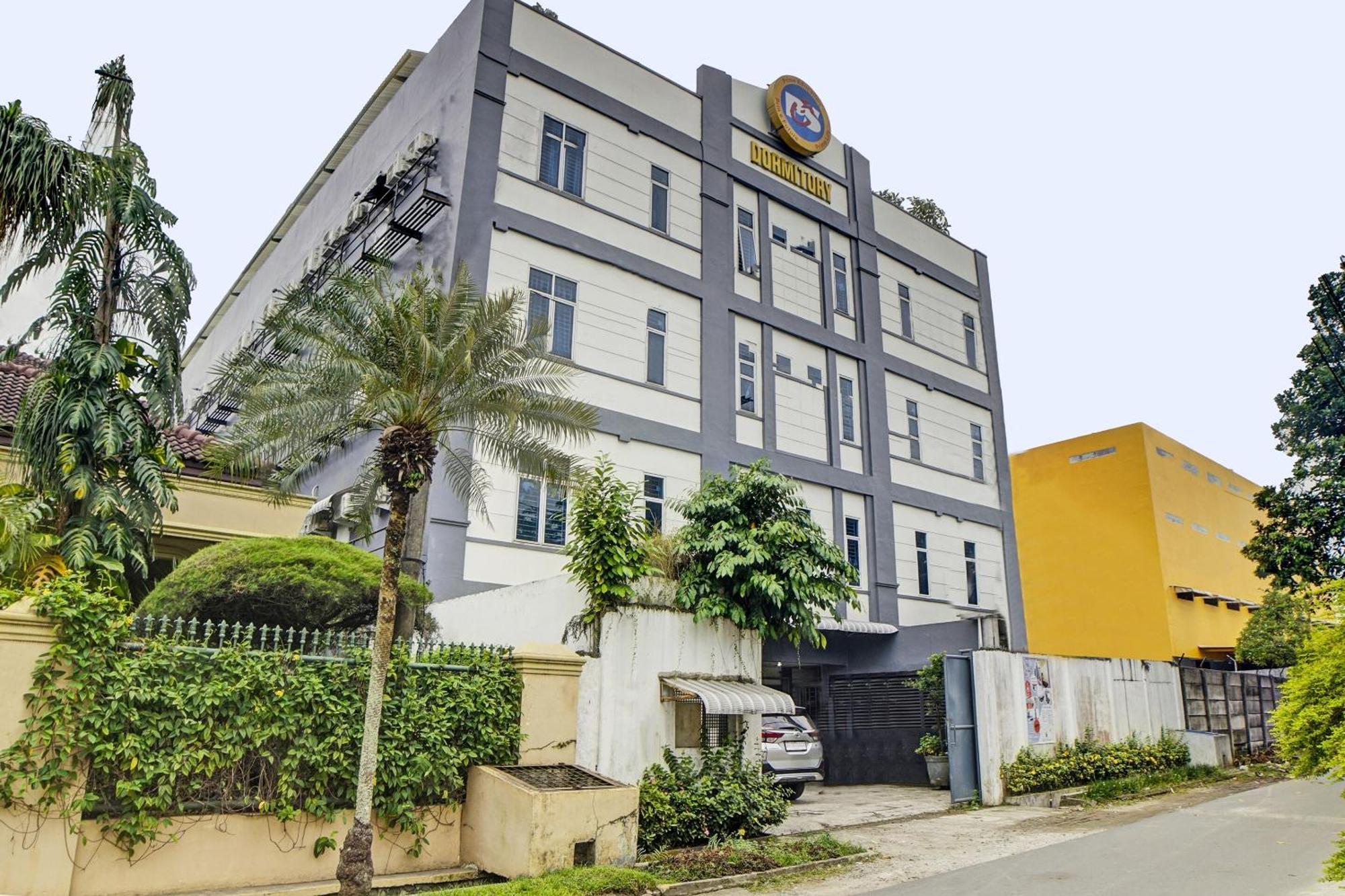 Spot On 92822 Finest House Near Amplas Bus Terminal เมดาน ภายนอก รูปภาพ