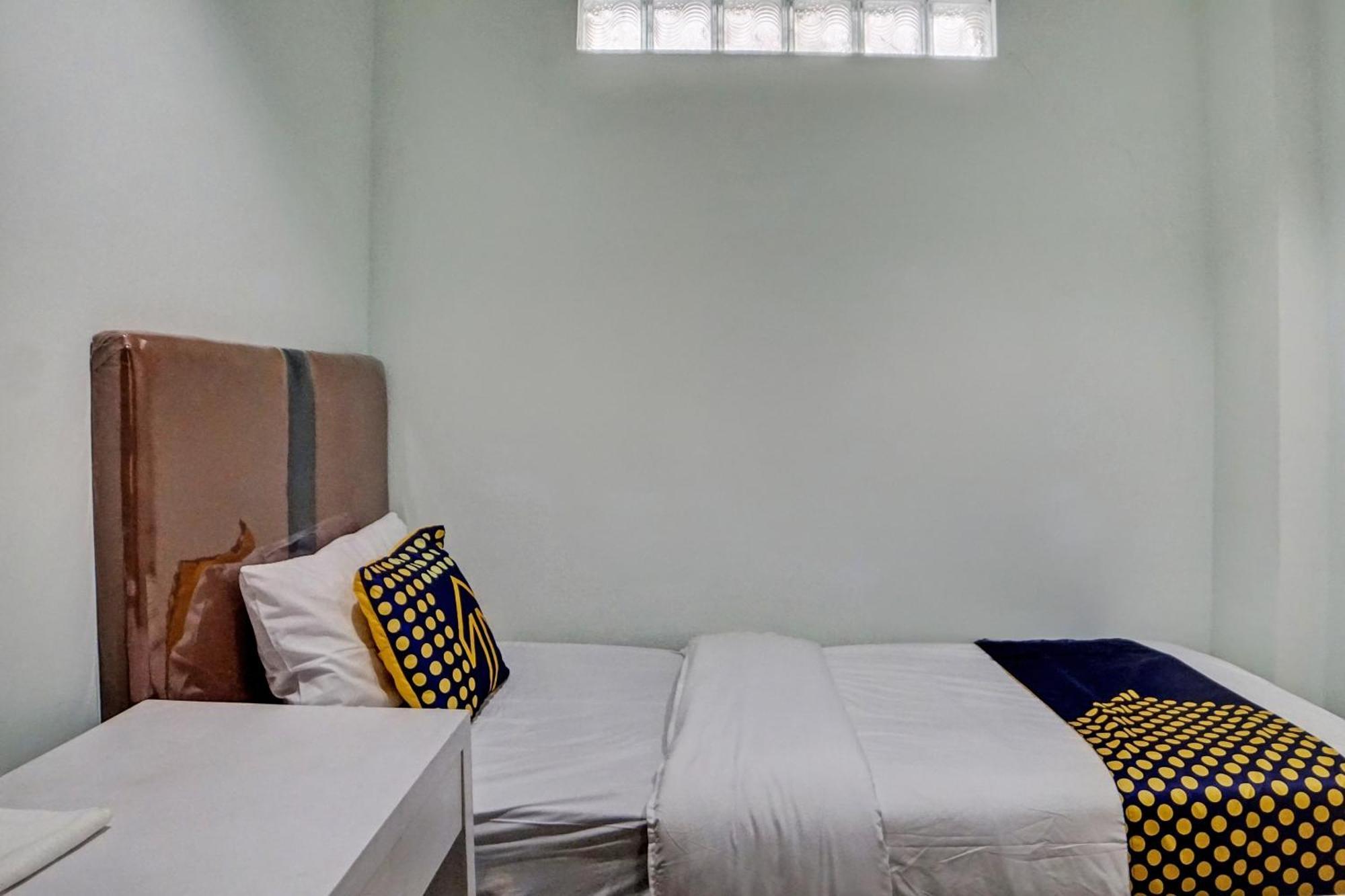 Spot On 92822 Finest House Near Amplas Bus Terminal เมดาน ภายนอก รูปภาพ