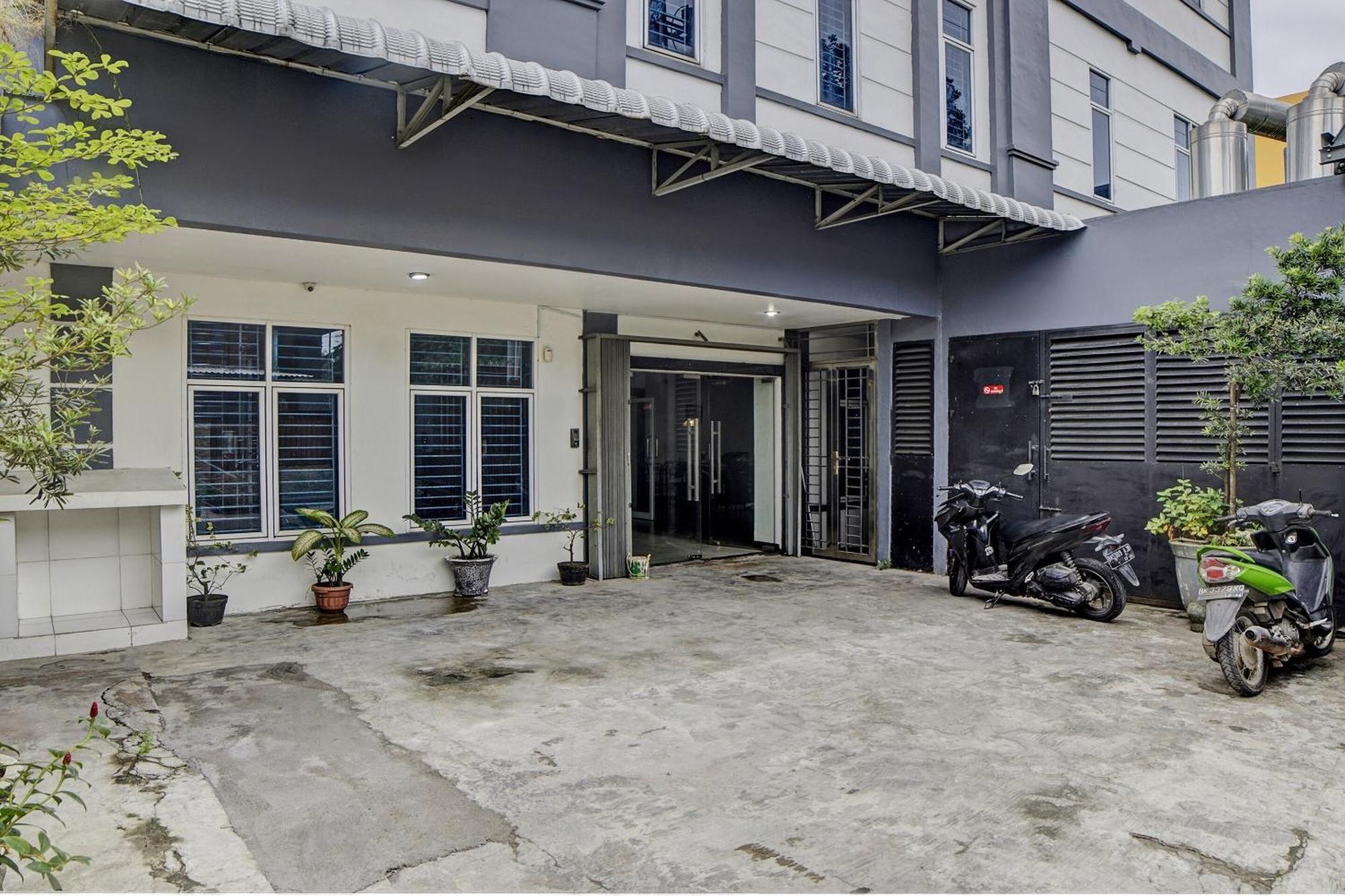 Spot On 92822 Finest House Near Amplas Bus Terminal เมดาน ภายนอก รูปภาพ
