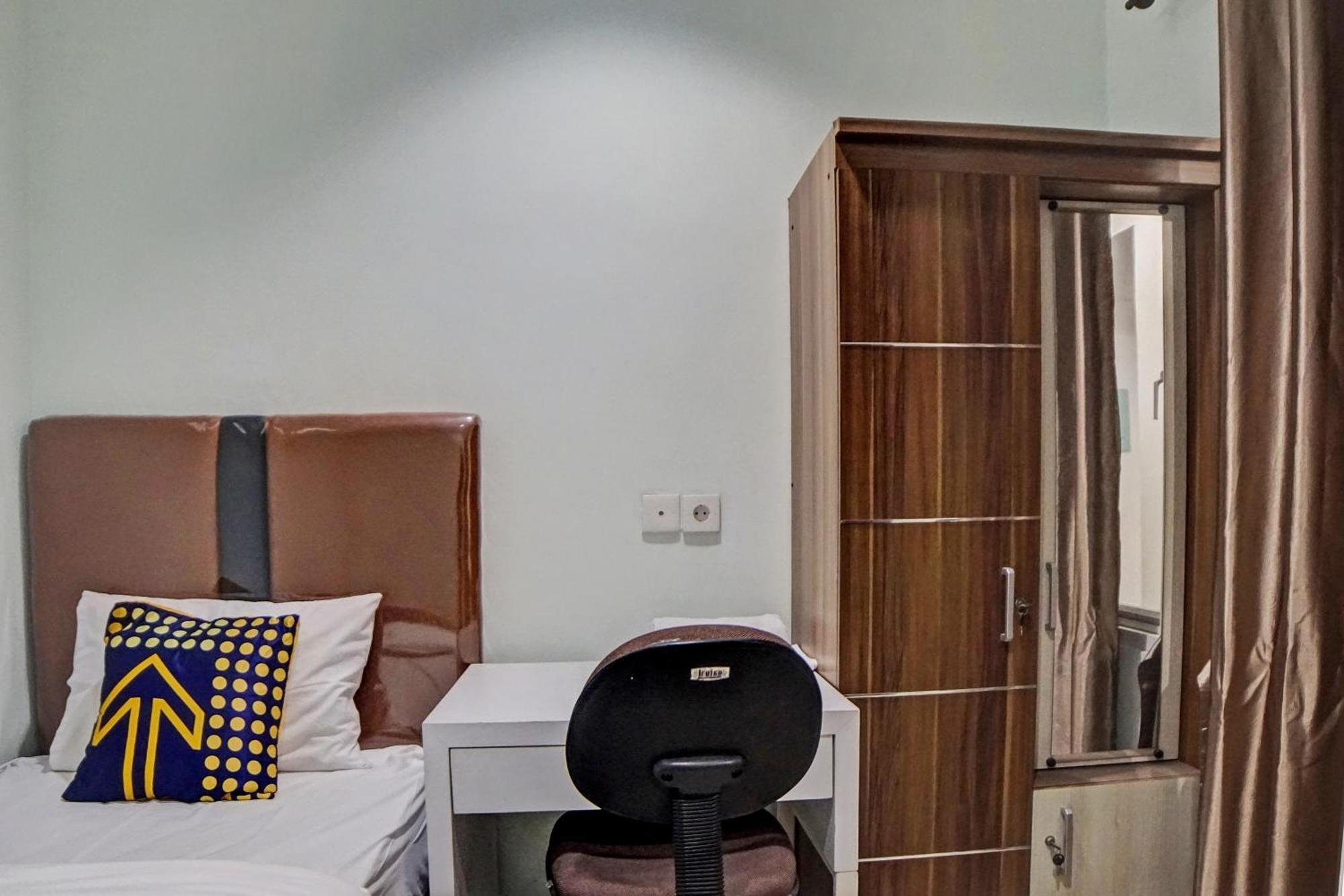 Spot On 92822 Finest House Near Amplas Bus Terminal เมดาน ภายนอก รูปภาพ